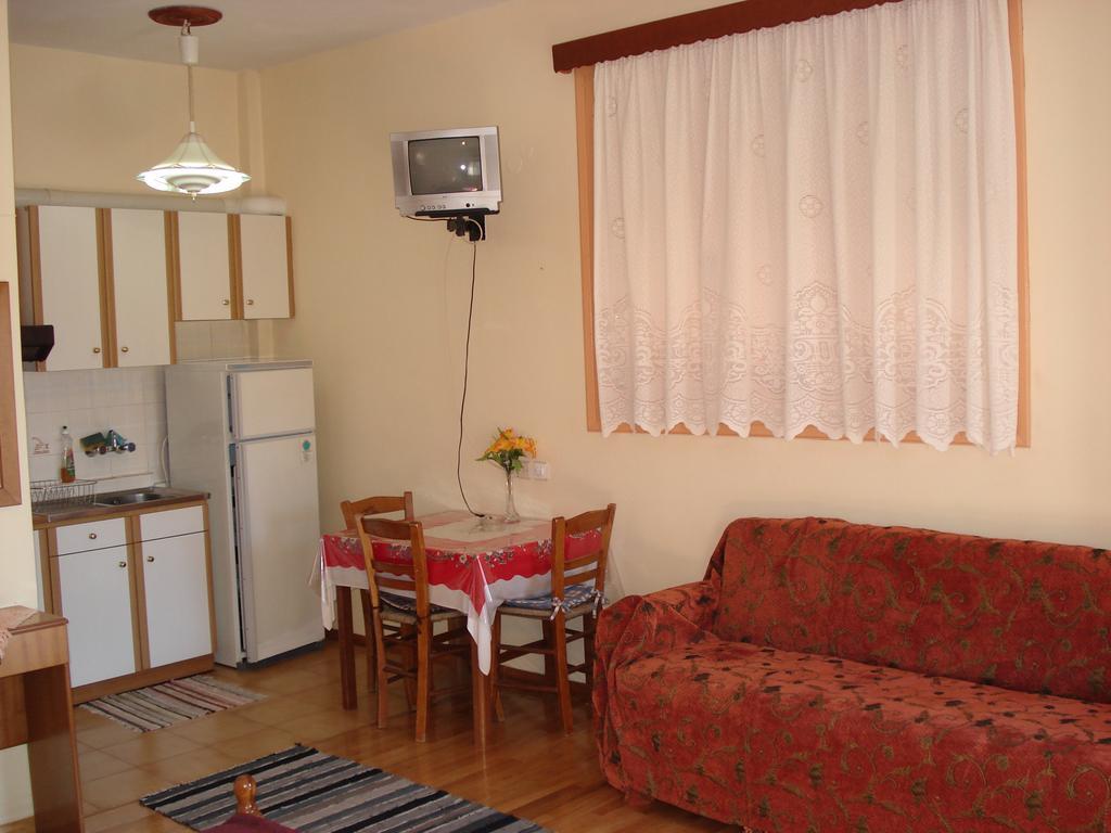 Hotel Zephyros à Vitina Extérieur photo